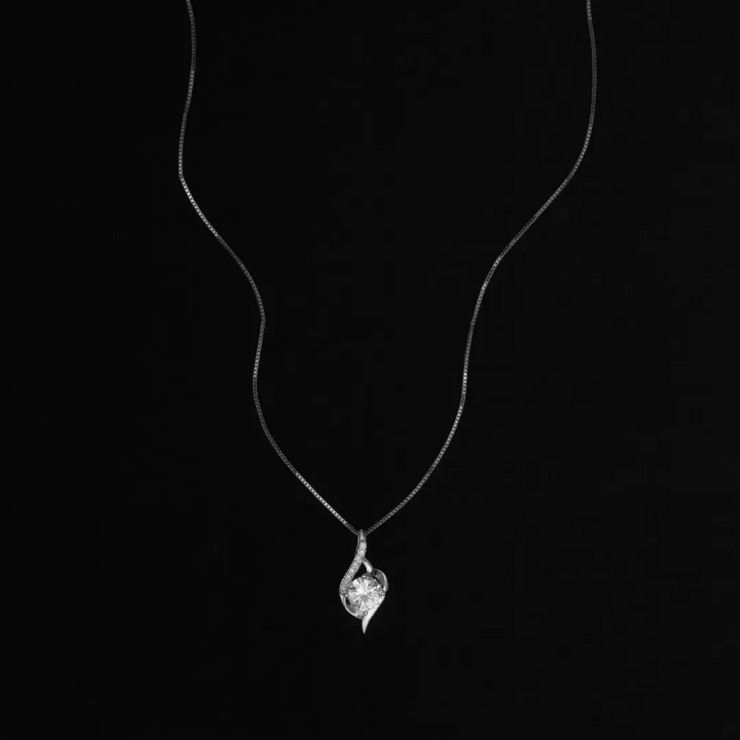 Falling Dew Leaf Pendant