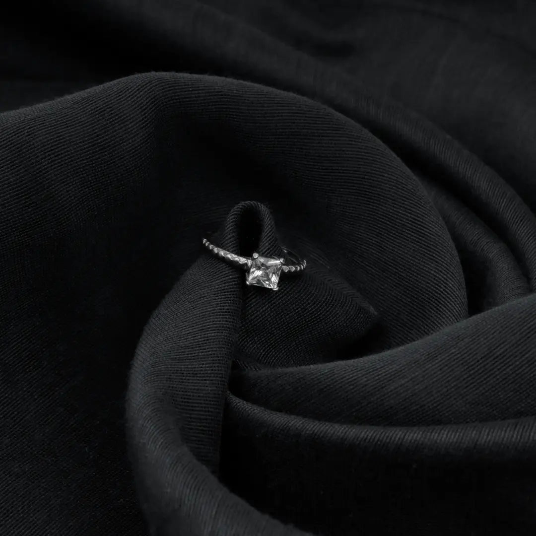 Sparkling Regal Ring